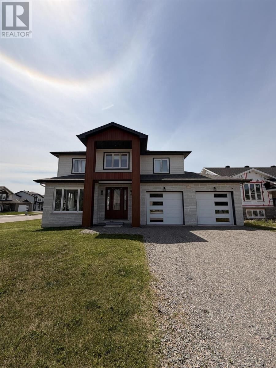 Property Photo:  35 Mulberry St  ON P6B 0G2 