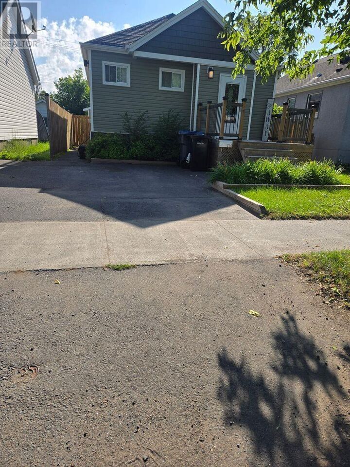 Property Photo: 734 Franklin St S ON P7E 1R9