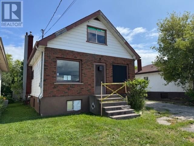 Property Photo:  132 Northern Ave  ON P7C 2V5 