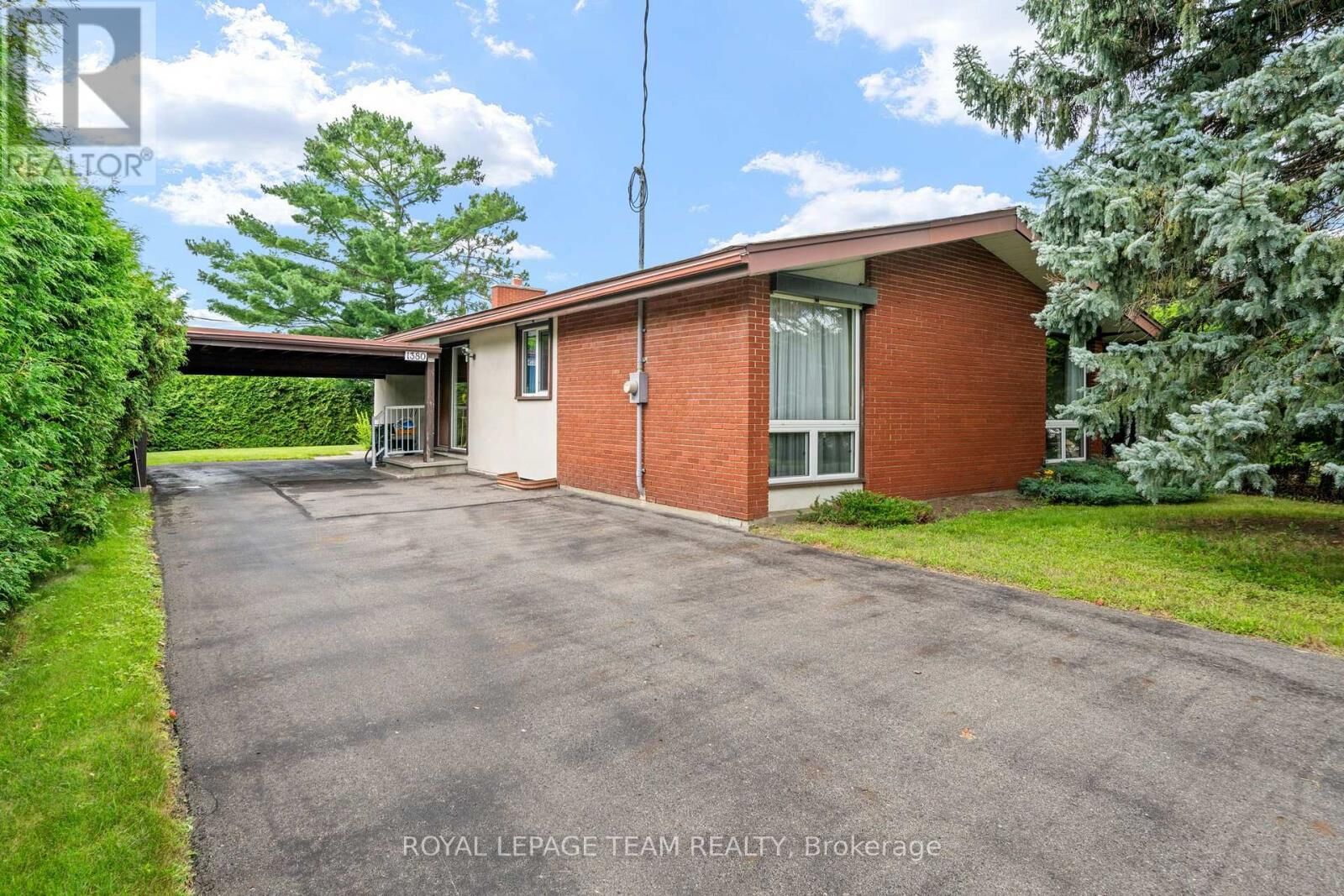 Property Photo: 1380 Marchand Street ON K1B 3N8