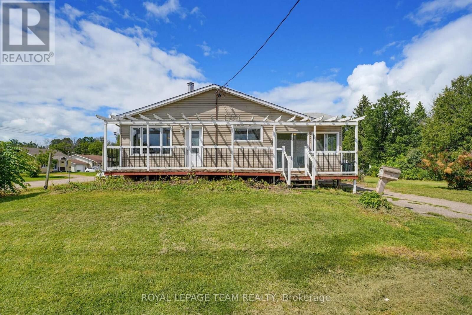 Property Photo:  550 Giroux Street  ON K8A 4G5 