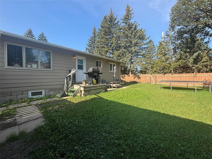 Property Photo: 302 Fletcher Street East MB R0K 1G0