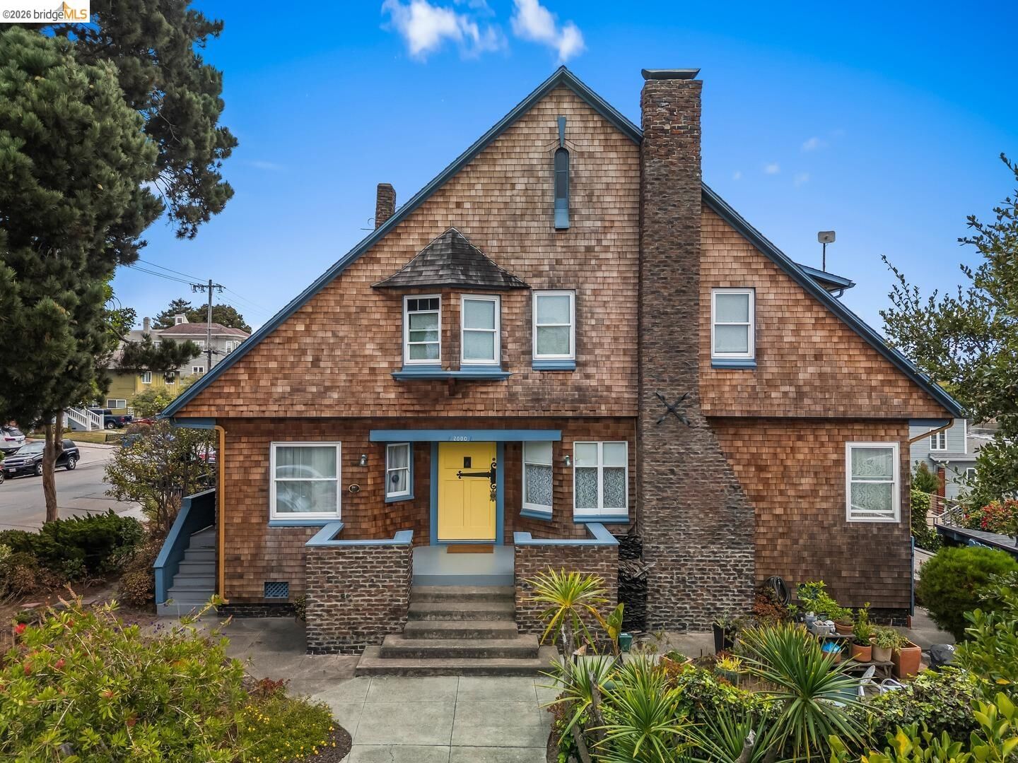 Property Photo:  2000 Clinton Ave  CA 94501 