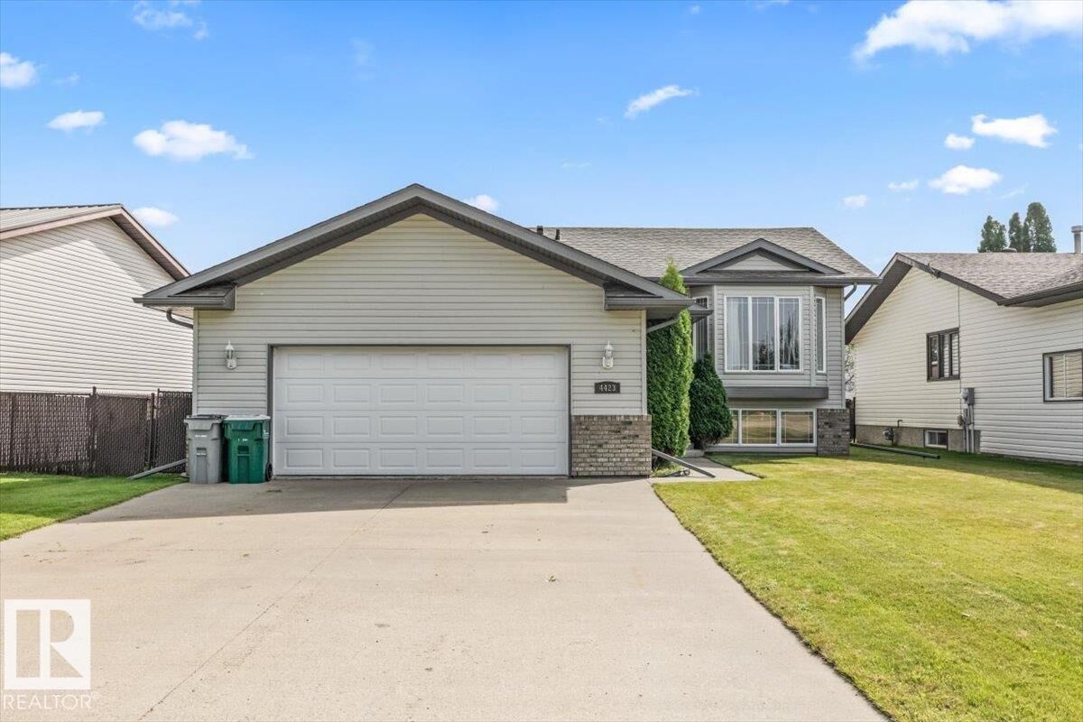 Property Photo:  4423 56 Avenue  AB T0B 0B2 