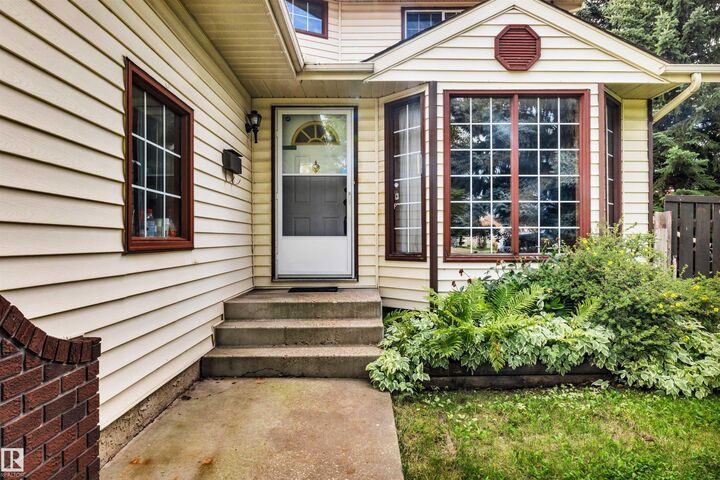 Property Photo:  6208 187B Street NW  AB T5T 5T3 
