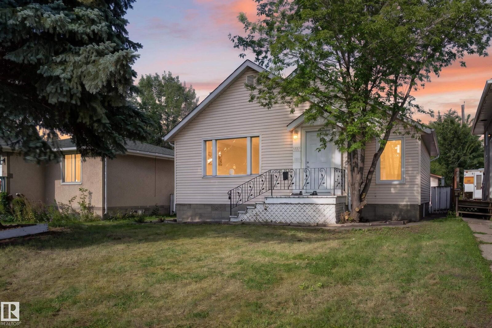 Property Photo:  12306 95 Street NW  AB T5G 1N3 