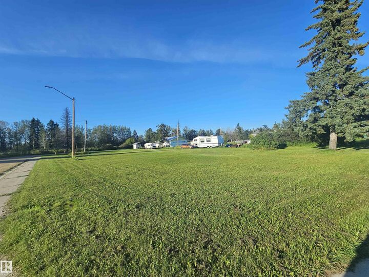 Property Photo:  4832 52 Avenue  AB T0E 2M0 