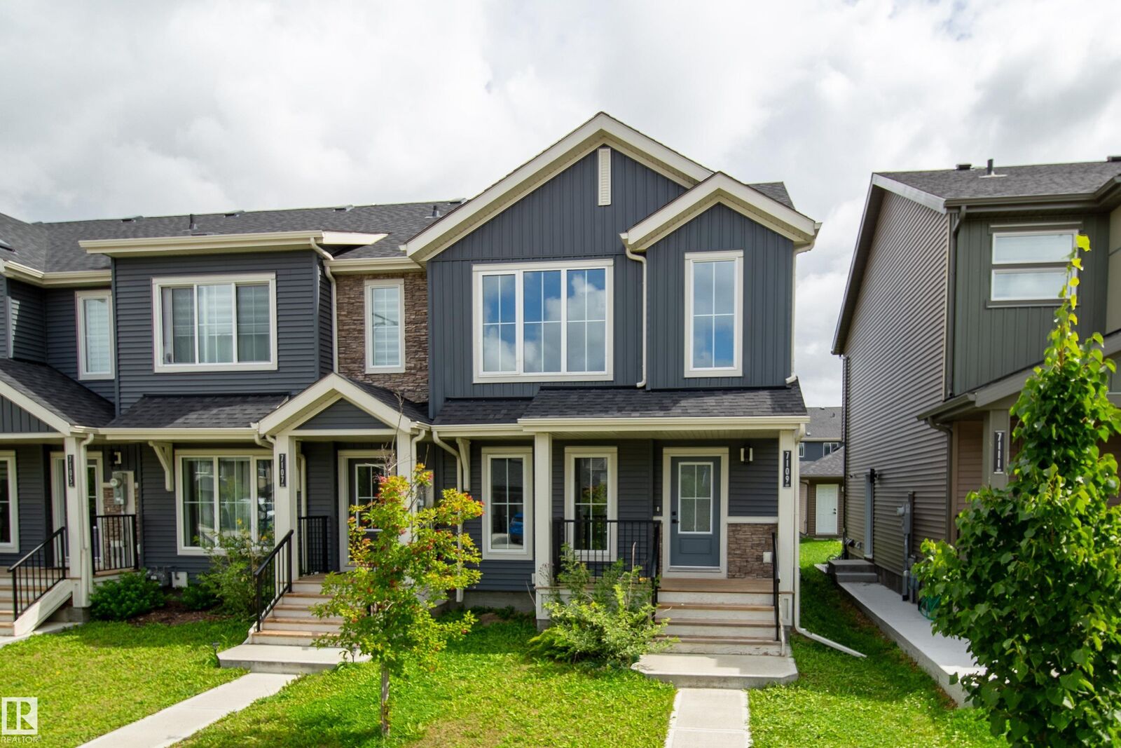 Property Photo:  7109 Chivers Close SW  AB T6W 4L3 