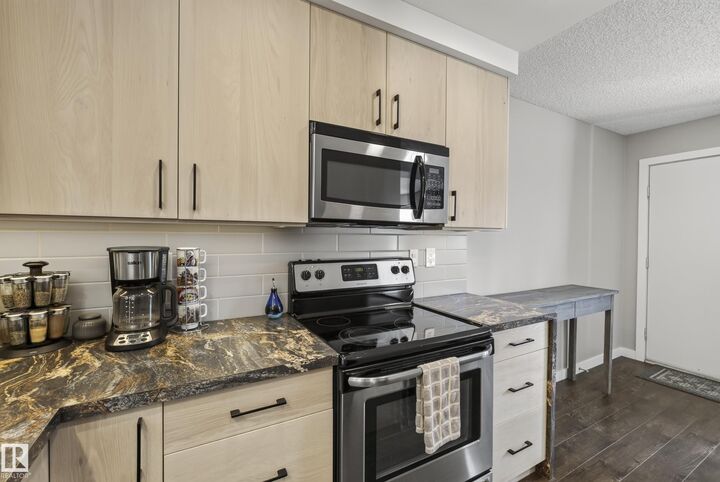 Property Photo:  3522 42 Street NW  AB T6L 5A1 