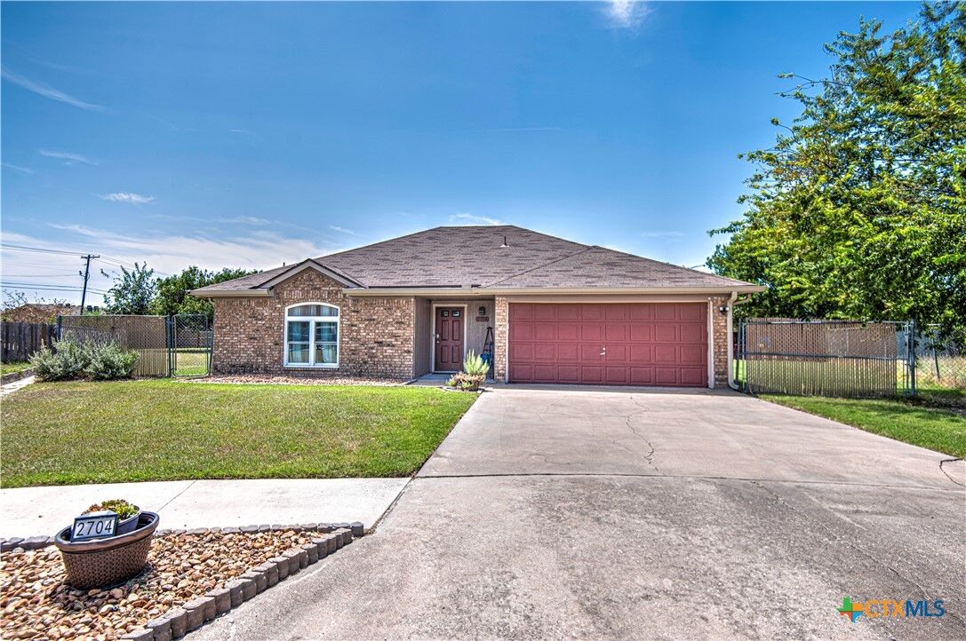 Property Photo: 2704 Poage Circle TX 76543