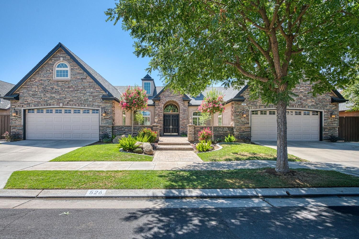 Property Photo: 526 W Powers CA 93619