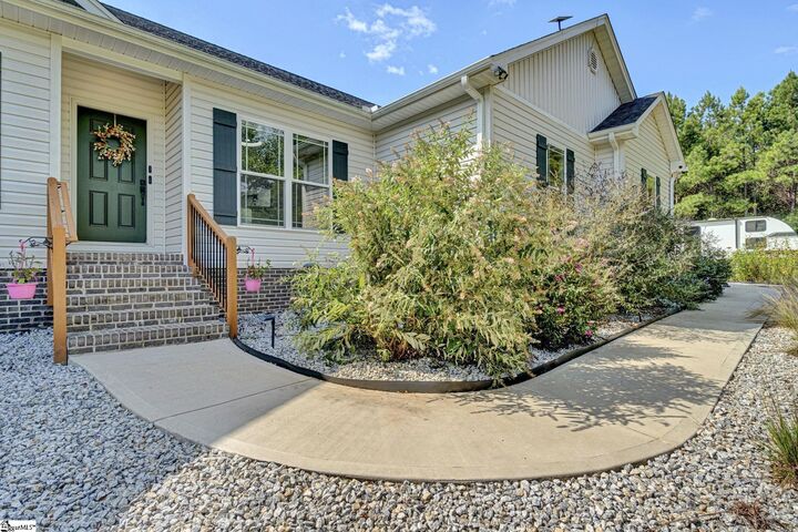 Property Photo:  620 Daventon Road  SC 29654 