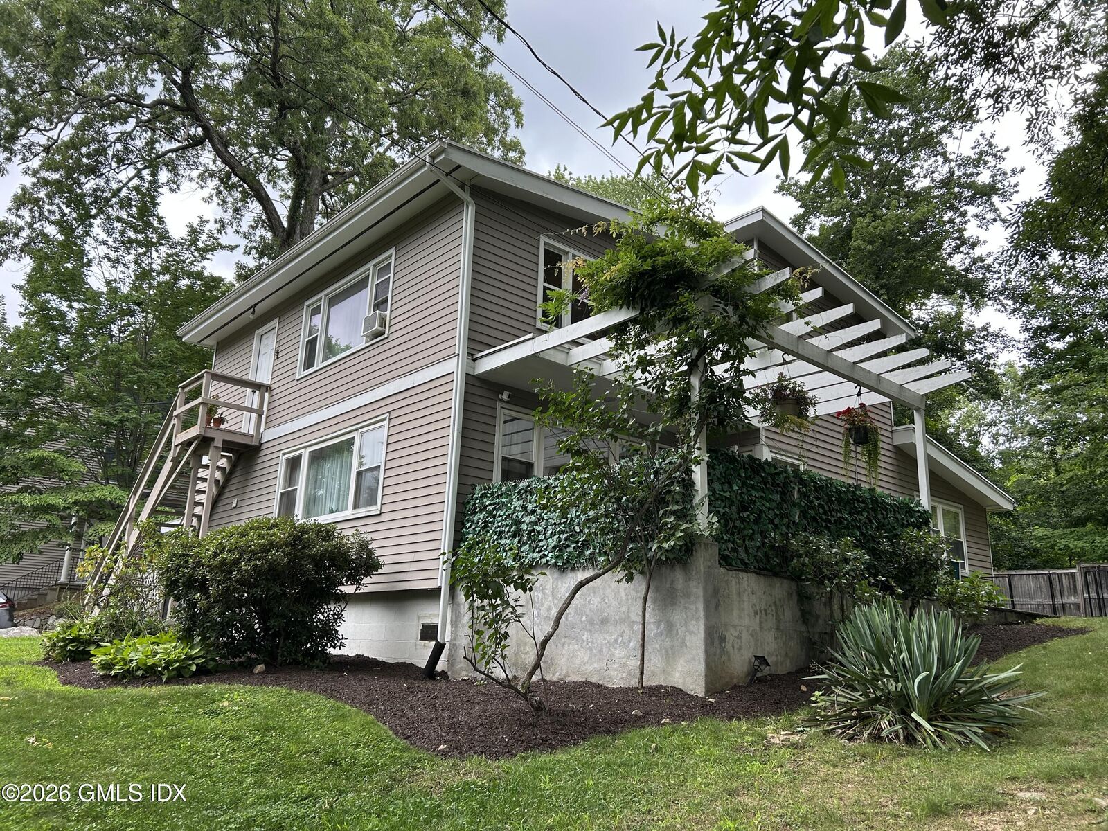 Property Photo:  33 River Street 1  CT 06840 