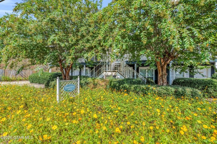 Property Photo:  1064 N Montgomery Street  MS 39759 