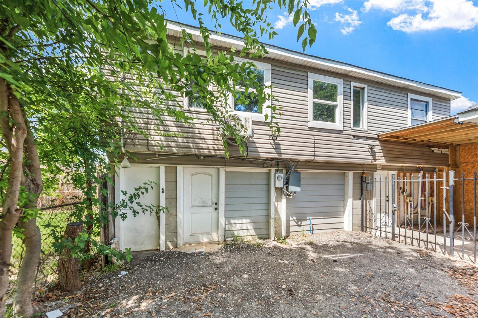 Property Photo: 213 Caplin Street TX 77022