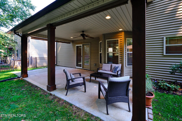 Property Photo:  1111 Front Royal Lane  TN 37922 