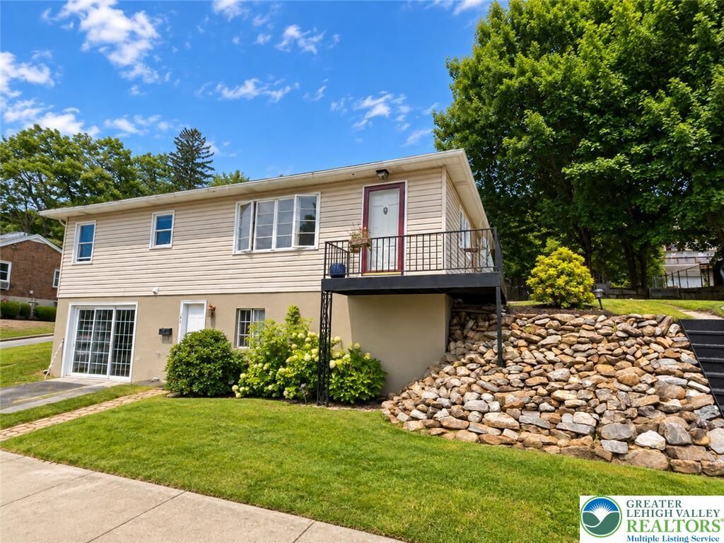 Property Photo:  105 W Laurel Avenue  PA 18072 