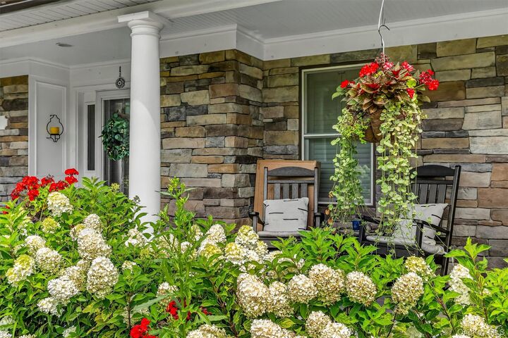 Property Photo:  