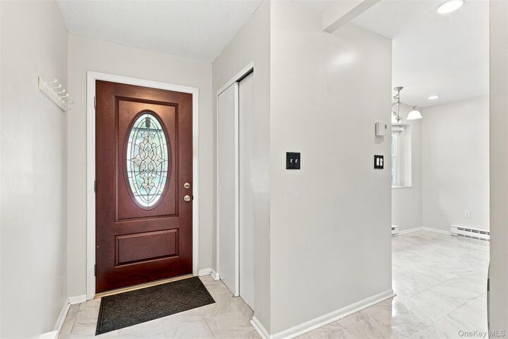 Property Photo:  7 Roundtree Court  NY 12508 
