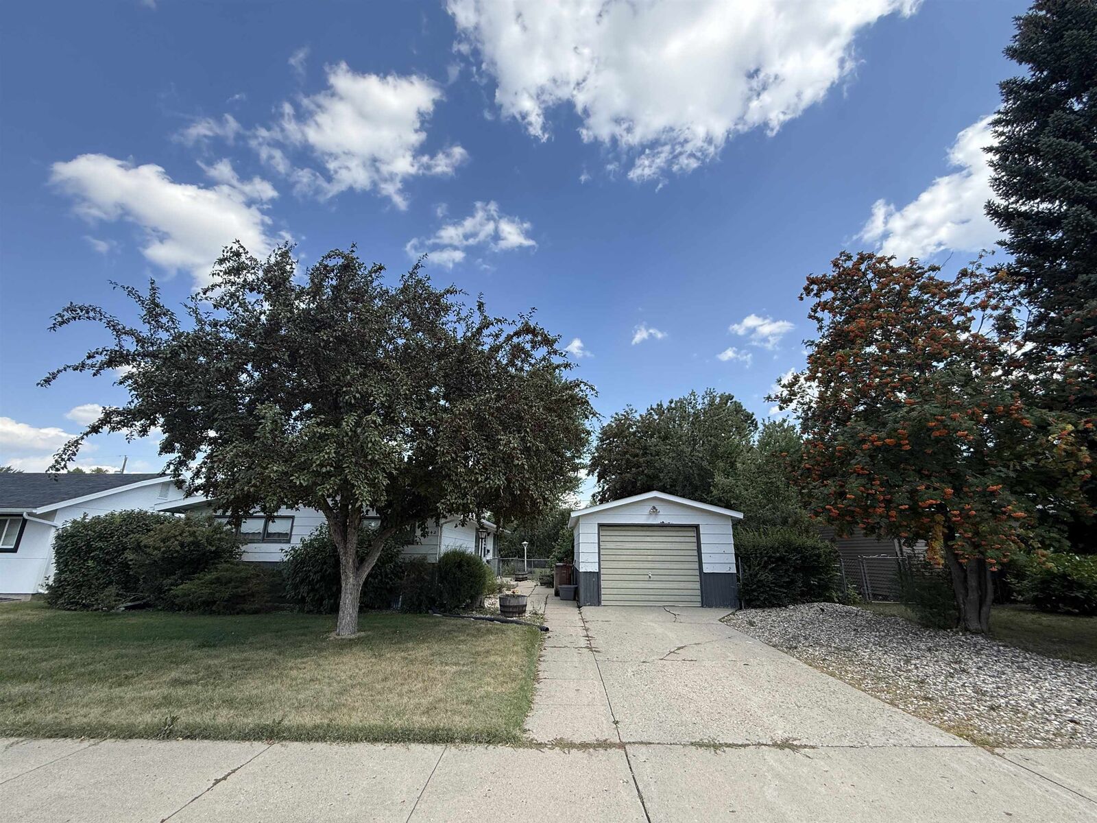 Property Photo:  2042 California Dr  ND 58703 
