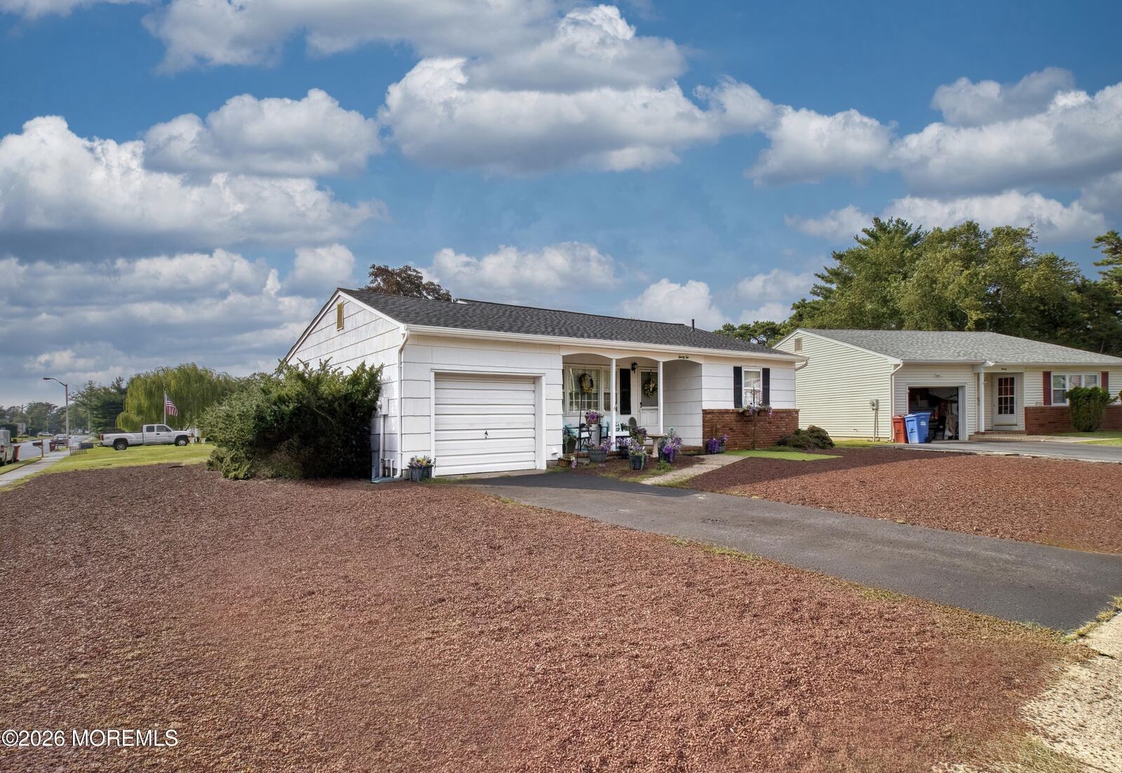 Property Photo:  22 Brakenbury Court  NJ 08757 