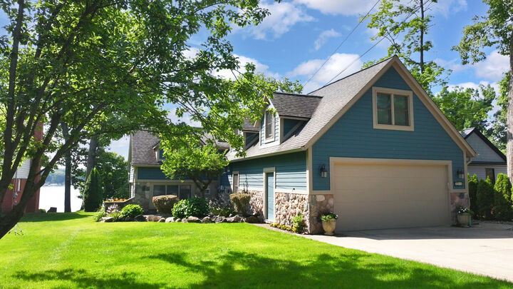 Property Photo: 3911 Lakewood Drive MI 48329