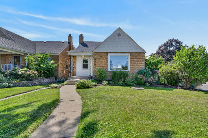 Property Photo:  