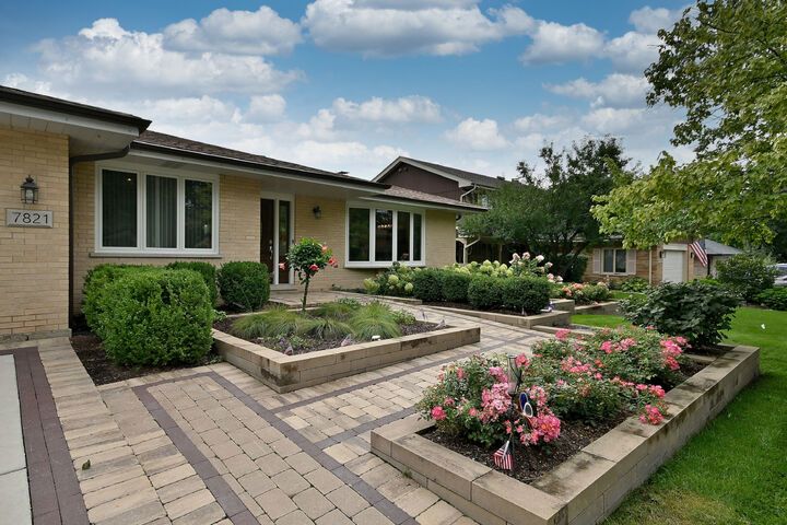 Property Photo: 7821 Dorchester Lane IL 60561