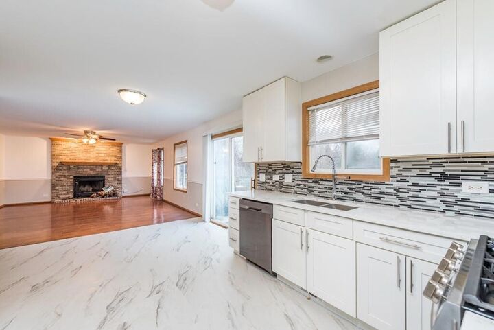 Property Photo:  105 E Brittany Lane  IL 60030 