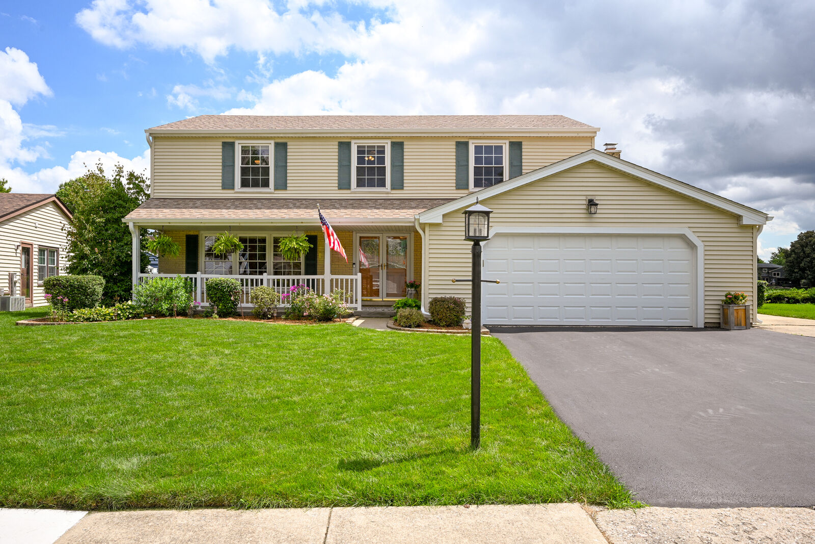 Property Photo: 567 Hamilton Avenue IL 60559