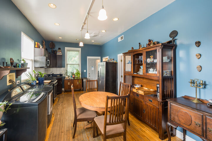 Property Photo: 3008 N Clybourn Avenue IL 60618