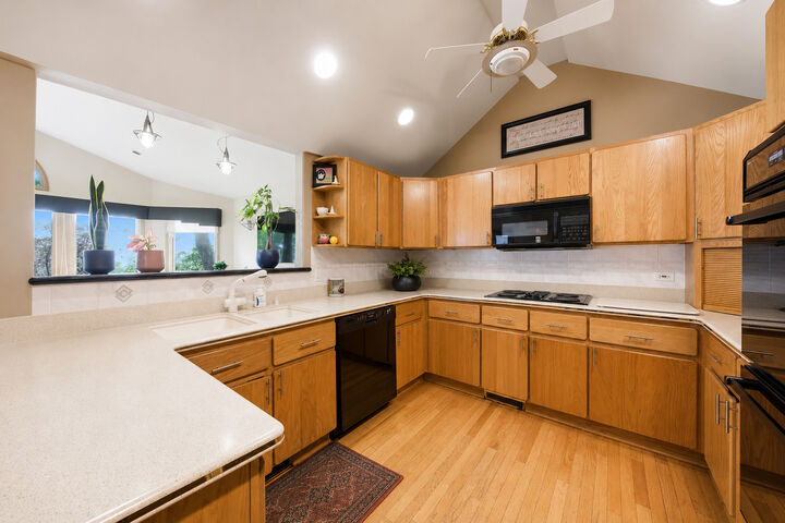 Property Photo:  130 Surrey Lane  IL 60527 