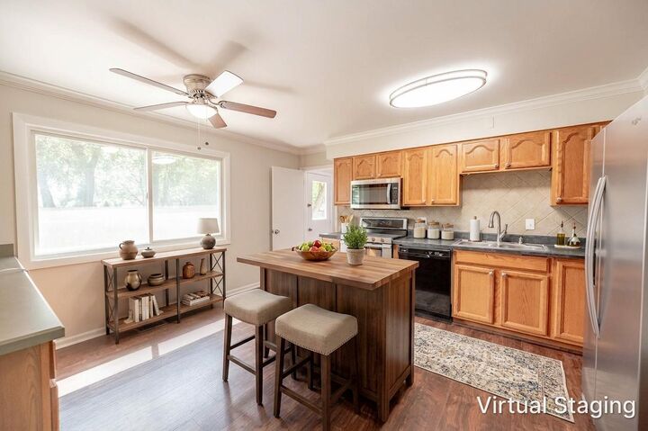 Property Photo: 542 S 14th Street IL 60174