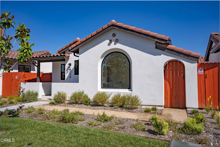 Property Photo:  1141 W 2nd Street  CA 93030 