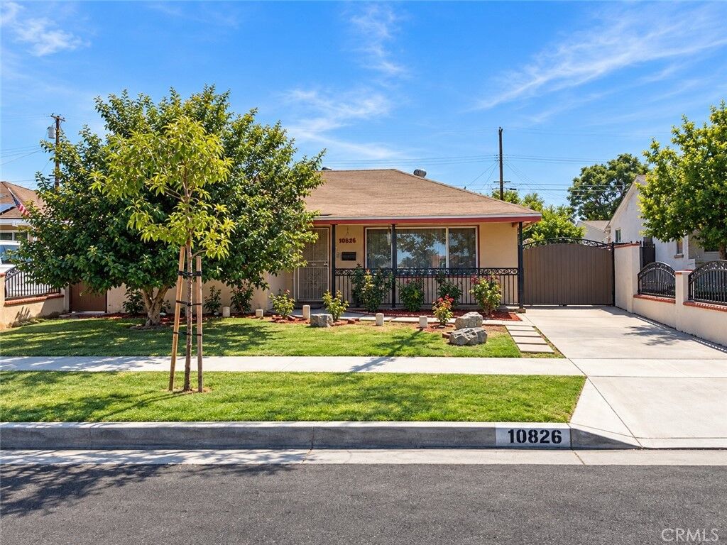 Property Photo:  10826 Maidstone  CA 90670 