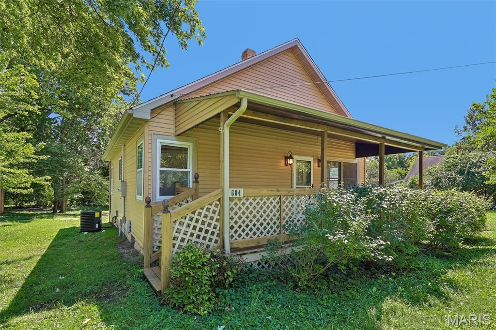 Property Photo:  604 N 4th Street  IL 62009 