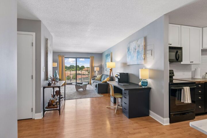 Property Photo: 3131 Excelsior Boulevard 512 MN 55416