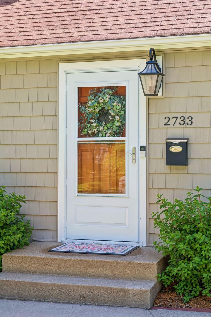 Property Photo:  2733 Georgia Avenue S  MN 55426 