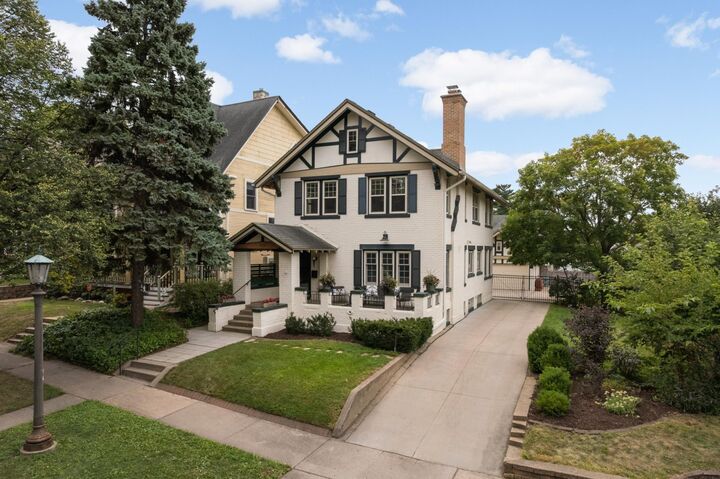 Property Photo:  904 Osceola Avenue  MN 55105 