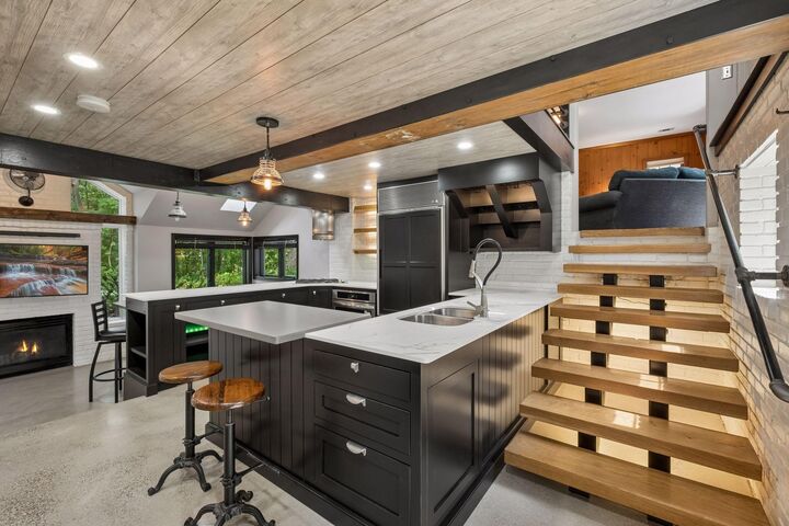 Property Photo:  15517 Excelsior Boulevard  MN 55345 
