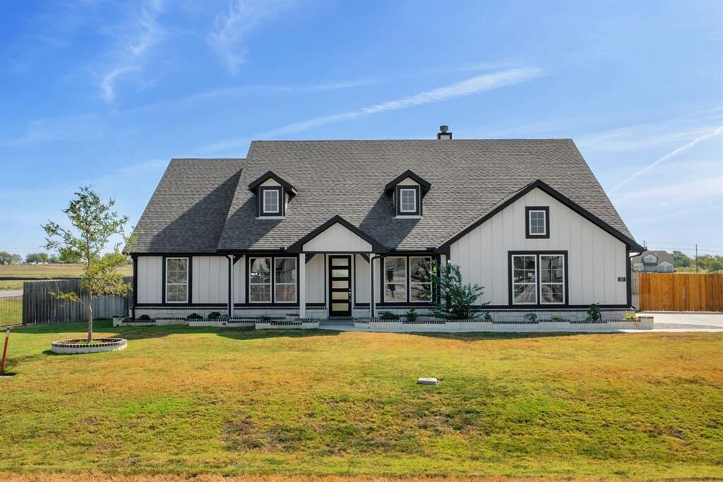 Property Photo:  107 Red Cliff Court  TX 76078 