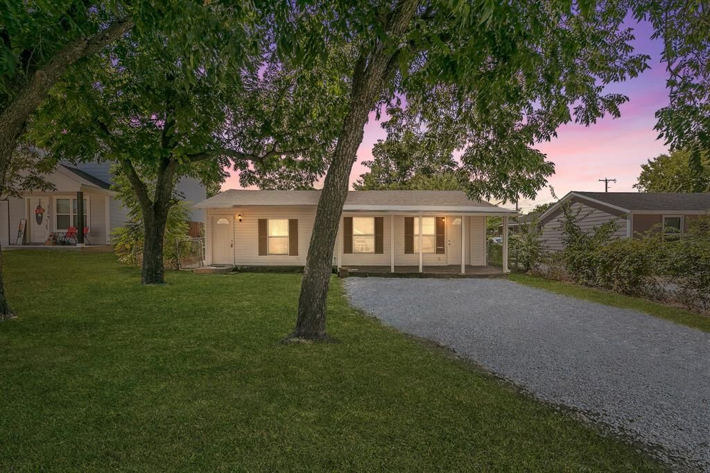 Property Photo: 5729 Wellesley Avenue TX 76107