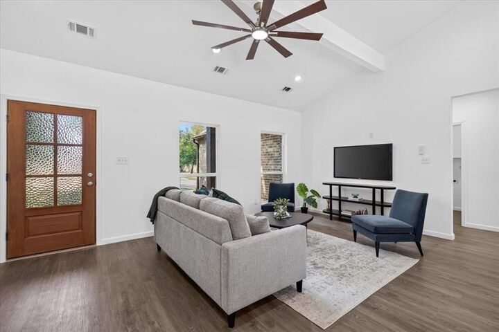 Property Photo: 140 Bedfords Bend TX 75156