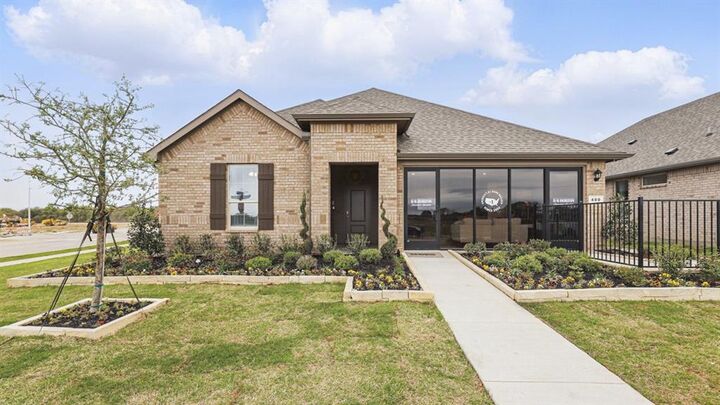 Property Photo: 400 Sunday Silence Way TX 76049