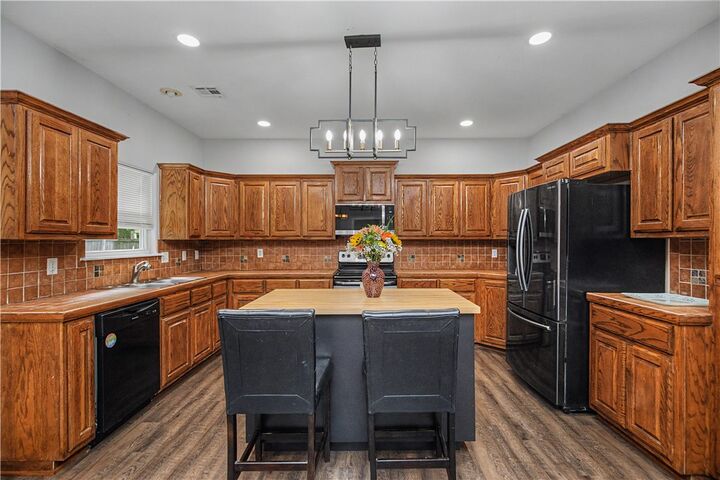 Property Photo: 13095 Earl Road AR 72736