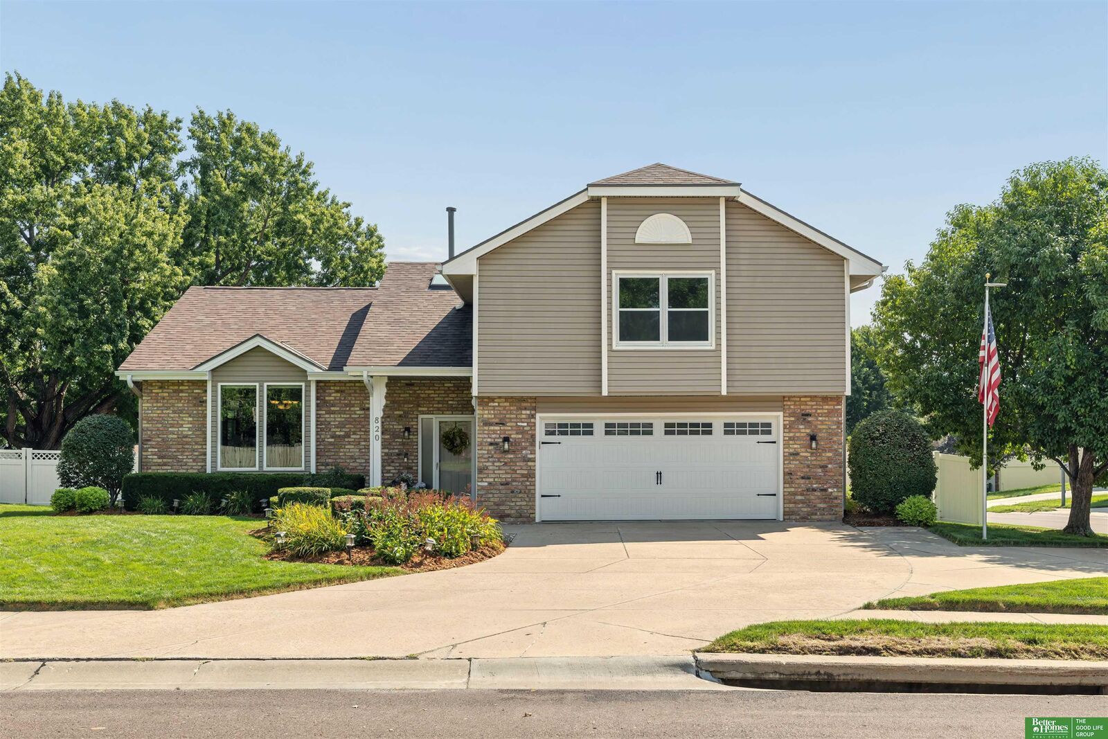 Property Photo:  820 Oak Ridge Road  NE 68046 