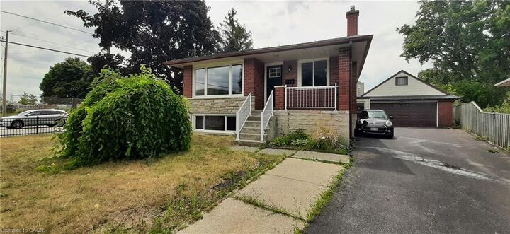 Property Photo:  199 Jansen Avenue Upper  ON N2A 2L8 