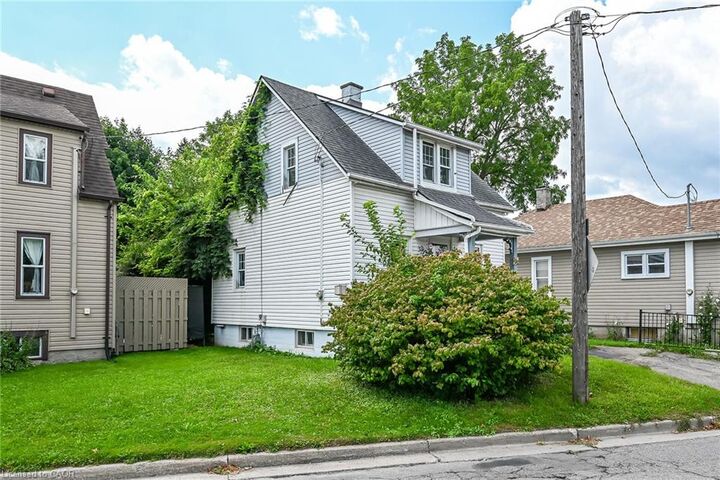 Property Photo:  232 Cedar Street  ON N3Y 2H7 
