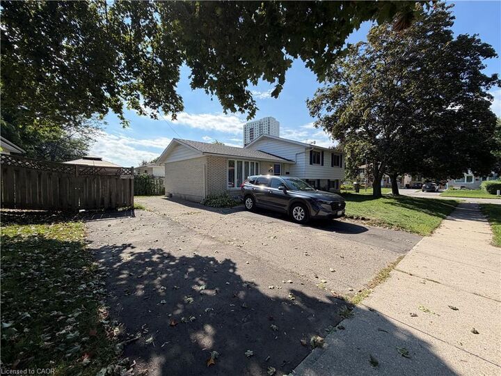 Property Photo:  148 Pepperwood Crescent Upper  ON N2A 2R3 