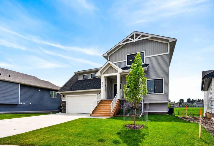 Property Photo:  673 Anderson Close NW  AB T0L 2A0 